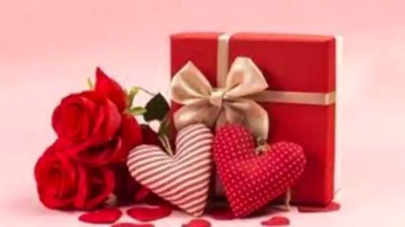 دار الإفتاء المصرية توضح حكم الاحتفال بعيد الحب والشروط الشرعية له