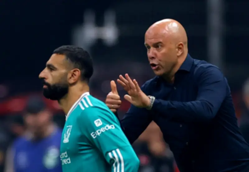 أرني سلوت يطمئن الجماهير: صلاح بخير بعد تعرضه لإصابة طفيفة في التدريبات