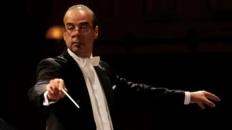 المايسترو نادر عباسي يقود أوركسترا الأوبرا في حفلين رومانسيين بمناسبة عيد الحب