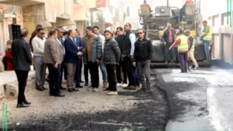 محافظ الشرقية يتفقد أعمال رصف الشوارع الداخلية بمدينة القنايات لتحسين البنية التحتية