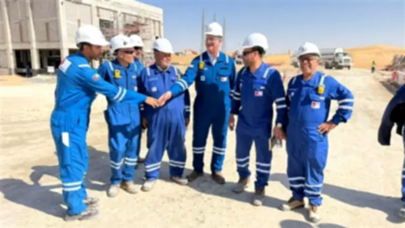 رئيس بتروجت يتفقد مشروعات الشركة في الإمارات ويؤكد التزامها بالجداول الزمنية