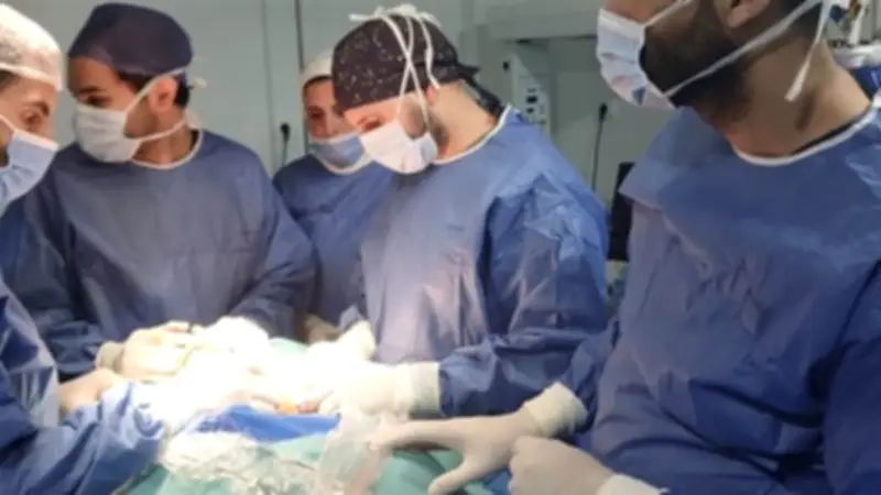 إنجاز طبي غير مسبوق: أول جراحة وجه وفكين بتقنية التخطيط الرقمي ثلاثي الأبعاد في مستشفى إدكو