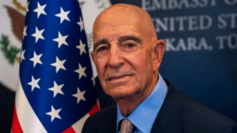 تقرير أمريكي يكشف: توم باراك حافظ على تواصل مع إبستين حتى بعد توليه مناصب رسمية