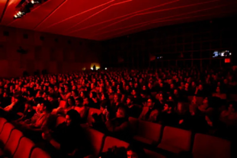 خروج آمن كامل العدد في عرضه العالمي الأول بمهرجان برلين