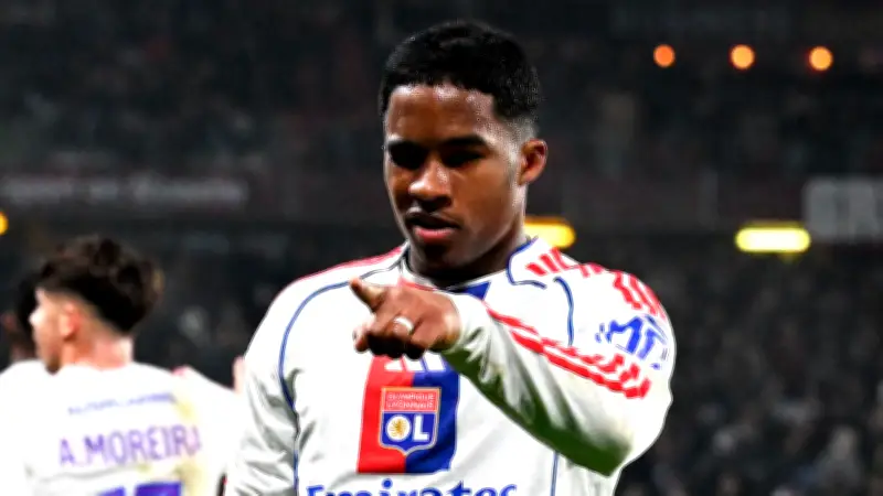 إندريك يتوج بلاعب شهر يناير في فرنسا بعد هاتريك تاريخي مع ليون