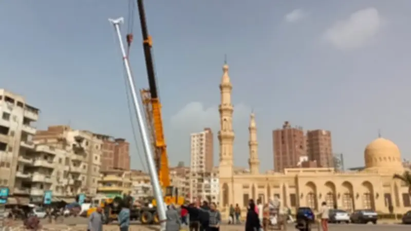 محافظ كفر الشيخ يشرف على تركيب أول ساري إنارة 