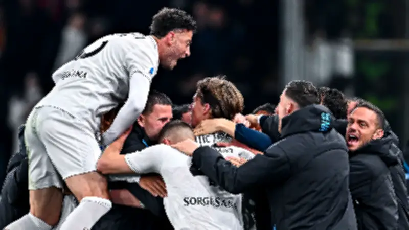 نجم نابولي سكوت ماكتوميناي يرفض عرض دوري روشن السعودي ويختار البقاء في إيطاليا