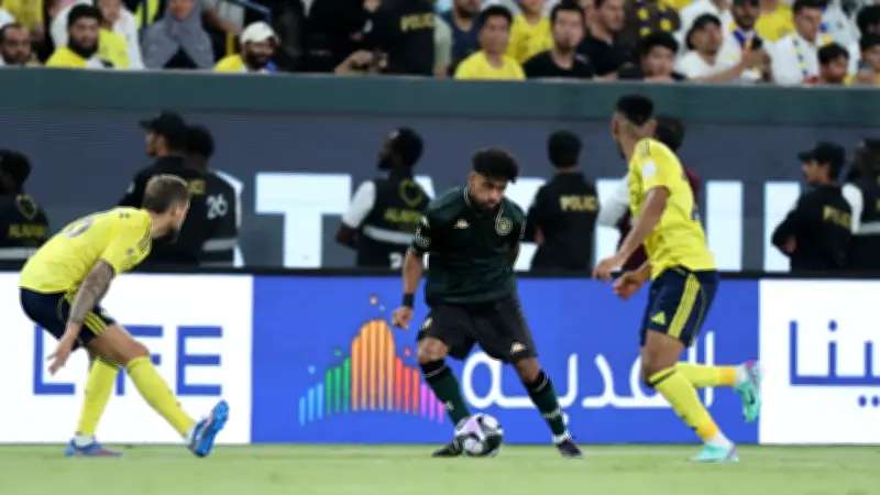 مبادرة سعودية: سيارة هدية لحامل الكرات بعد اعتداء حارس الخلود عليه في الدوري