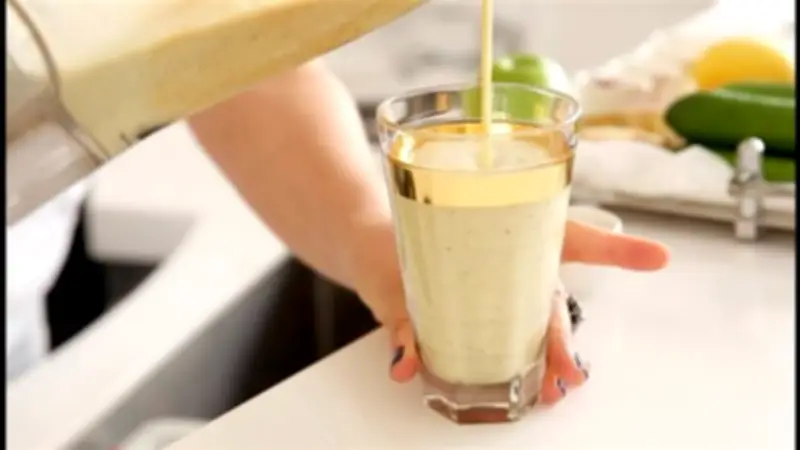 للطالبات: كيف تصنعين مشروبات طاقة صحية في المنزل لتعزيز التركيز أثناء المذاكرة؟