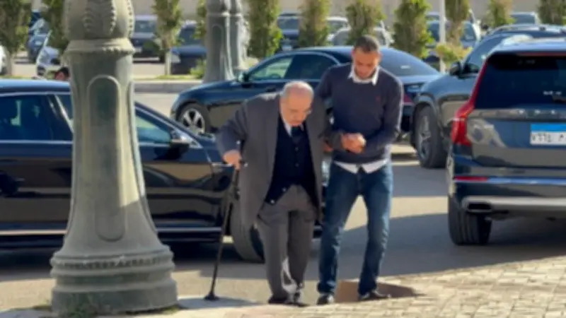 حضور رسمي بارز في جنازة الدكتور مفيد شهاب بمسجد المشير طنطاوي