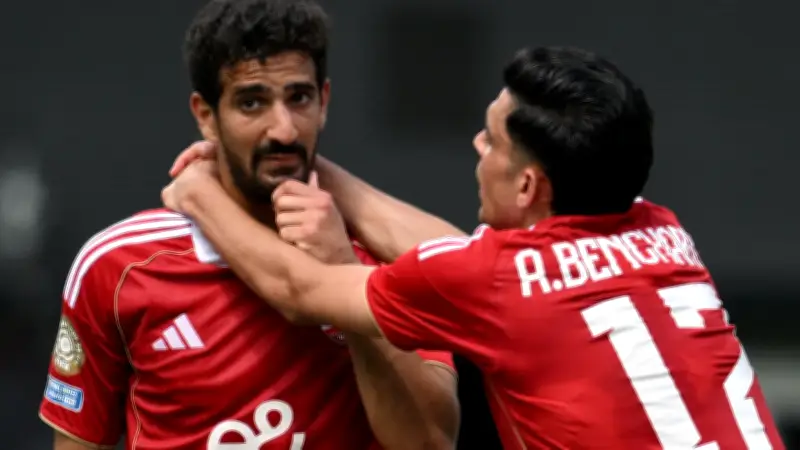 ليلة مشتعلة في القاهرة: الأهلي والجيش الملكي يتأهلان وسط اشتباكات عنيفة