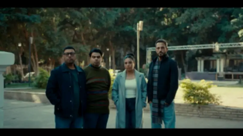 فن الحرب: دنيا سامي يوسف الشريف تقدم دمى خفيفة لكنها مدكّنة