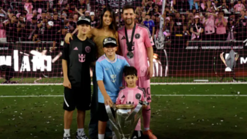 لفتة رومانسية من ميسي لزوجته في عيد الحب تخطف الأنظار رغم الإصابة