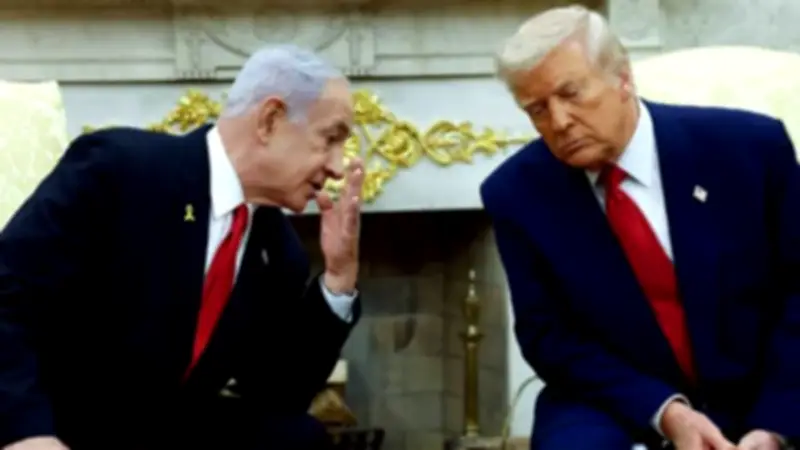 صحيفة إسرائيلية: ترامب يدرس إحداث تغيير سريع للنظام في إيران