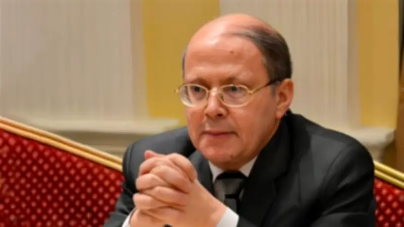 عبد الحليم قنديل يتوقع ضربة أمريكية لإيران مع حشد عسكري كبير