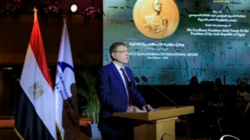 الفائز بجائزة مكتبة الإسكندرية: الاستثمار في الإنسان والعلم والثقافة أساس لمستقبل مستدام