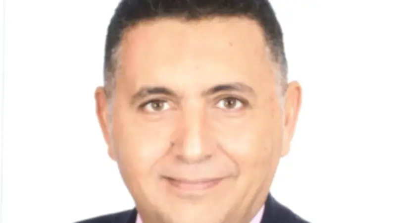 رئيس جامعة القاهرة يهنئ الدكتور حسام عبدالفتاح بتعيينه محافظاً للقليوبية