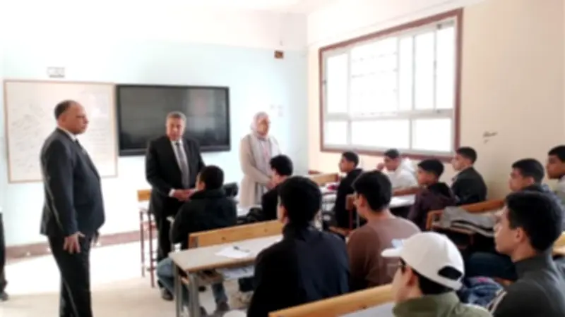 وفد التعليم يواصل جولاته الميدانية في مدارس البحيرة لليوم الثاني على التوالي