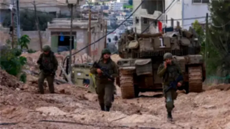 جيش الاحتلال يواصل اقتحام بلدة عزون شرق قلقيلية وسط تصاعد العنف في الضفة الغربية