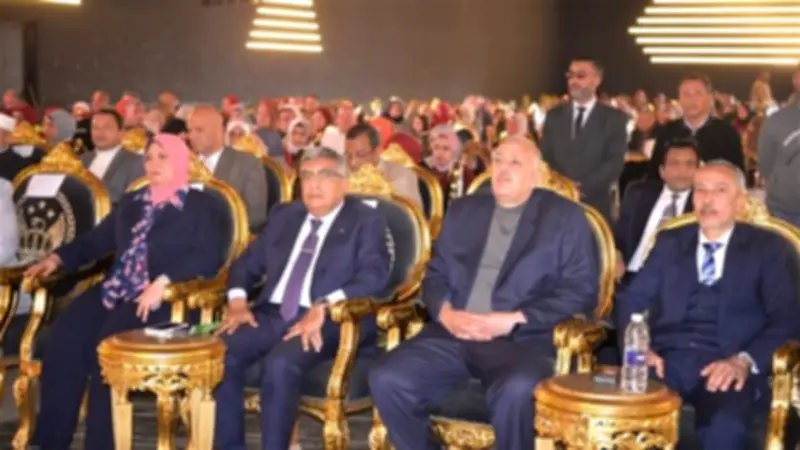 محافظ الدقهلية يشهد ملتقى التوظيف ومعرض الأسر المنتجة في ميت غمر