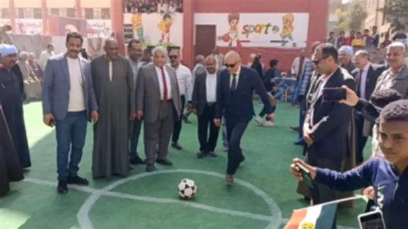 محافظ الأقصر يفتتح مجمع ملاعب مدرسة العضايمة للتعليم الأساسي بحضور قيادات تعليمية وشعبية