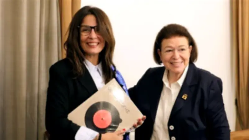 وزيرة الثقافة المصرية تبحث مع نظيرتها اليونانية تعزيز التعاون الثقافي المشترك