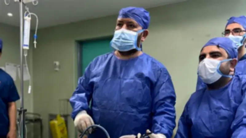 جراحة مجهرية دقيقة تنقذ رضيعًا عمره يومان من انسداد مريئي بمستشفى الأطفال التخصصي ببنها