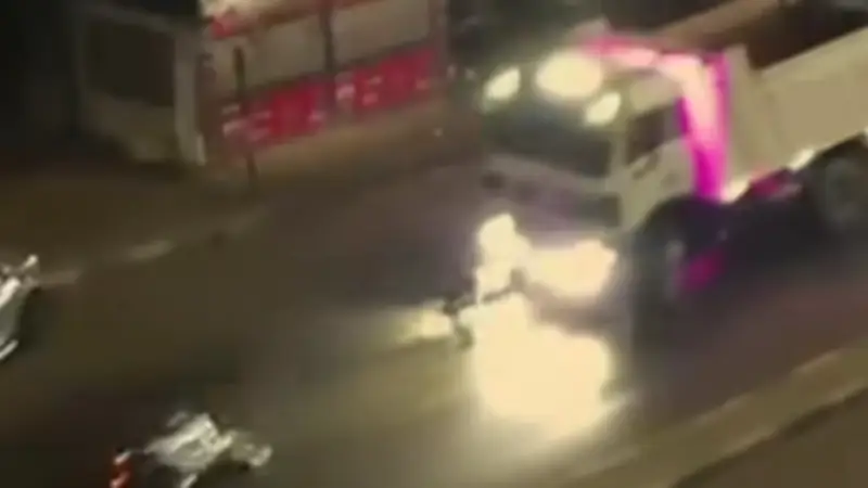 بقع الزيت تسبب مأساة دهس دراجة نارية في طريق الكابلات بالقاهرة