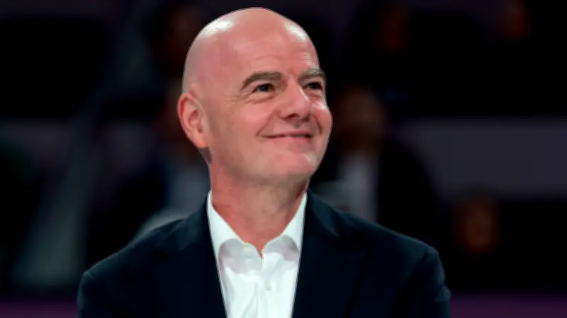 رئيس الفيفا يحصل رسمياً على الجنسية اللبنانية بقرار استثنائي من الرئيس عون