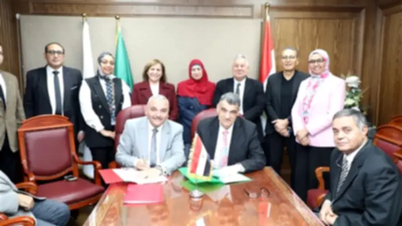 المعهد القومي للأورام يوقع بروتوكول تعاون بحثي مع كلية الصيدلة بالجامعة المصرية الصينية