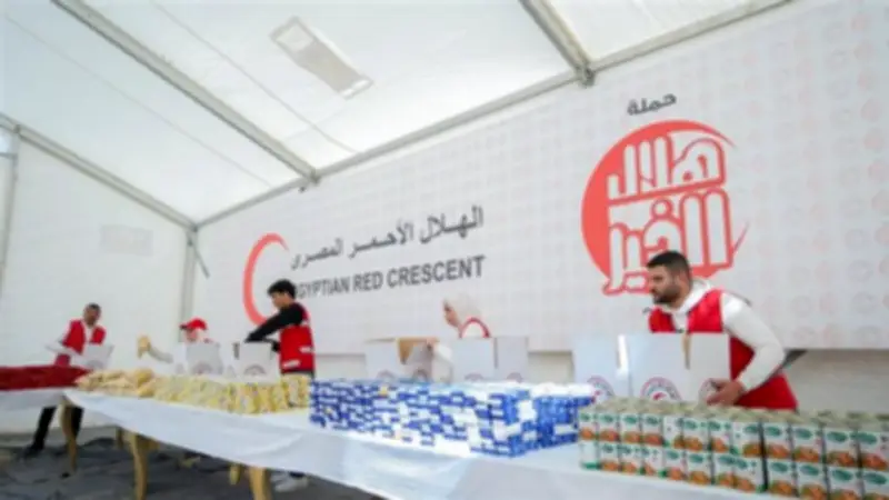 الهلال الأحمر المصري يطلق "المطبخ الإنساني الرمضاني" لتوزيع مليون وجبة إفطار بغزة