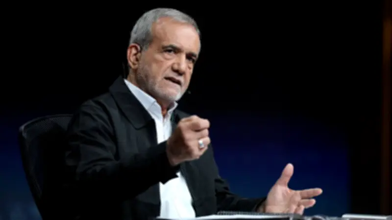 الرئيس الإيراني: الشعب أحبط مخططات الأعداء لتقسيم البلاد بحضوره الواعي