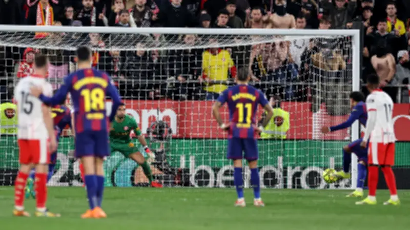 خبير تحكيمي يثير عاصفة: برشلونة تعرض لظلم مزدوج في ديربي كتالونيا