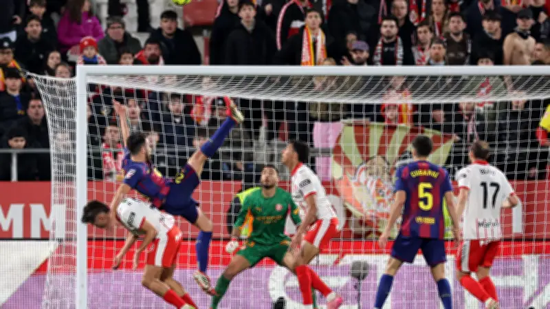 جيرونا يهزم برشلونة في ديربي كاتالونيا ويسقطه من صدارة الليجا