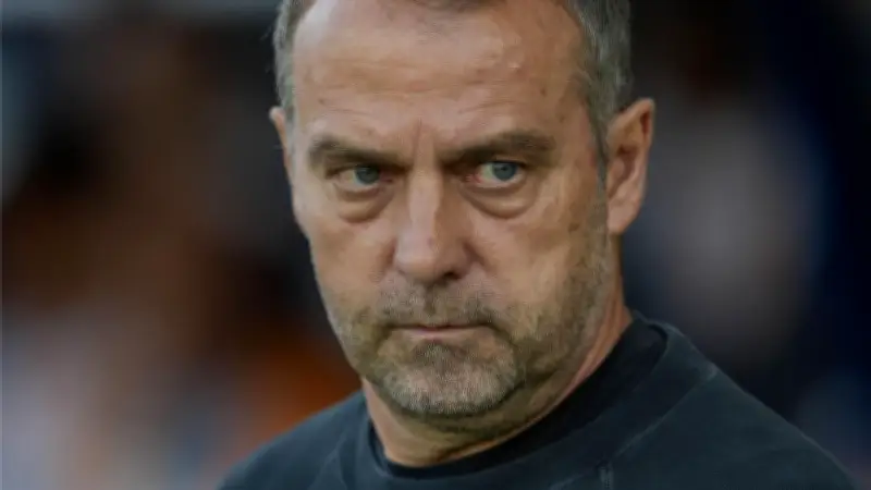 فليك ينهي مقابلة تلفزيونية بعد سؤال صحفي محرج عن مخالفة جيرونا المثيرة للجدل