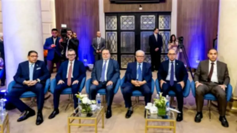 محافظ البنك المركزي يشهد تكريم البنك التجاري الدولي لفوزه بجائزة التمويل المستدام في أفريقيا