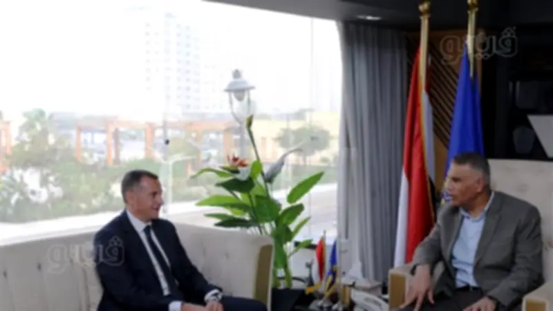 محافظ أسوان الجديد يبدأ مهامه بمراسم تسليم وتسلم في أجواء ودية وتعاونية