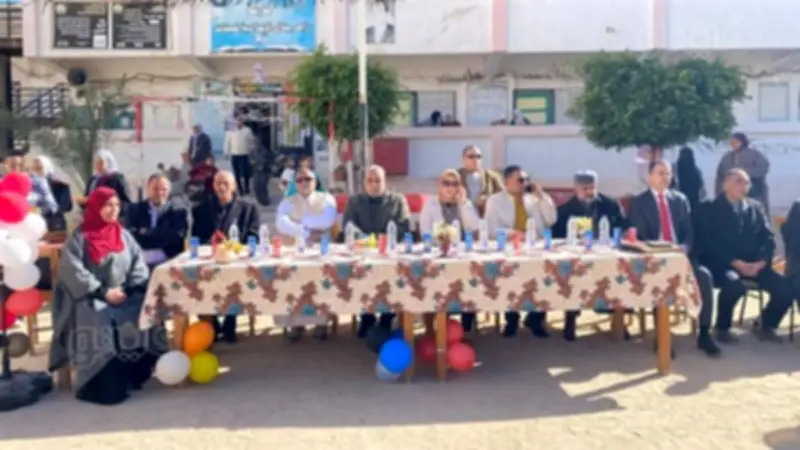 وكيل تعليم مطروح يكرم الطالبات المتفوقات بمدرسة زاهر جلال الإعدادية بنات