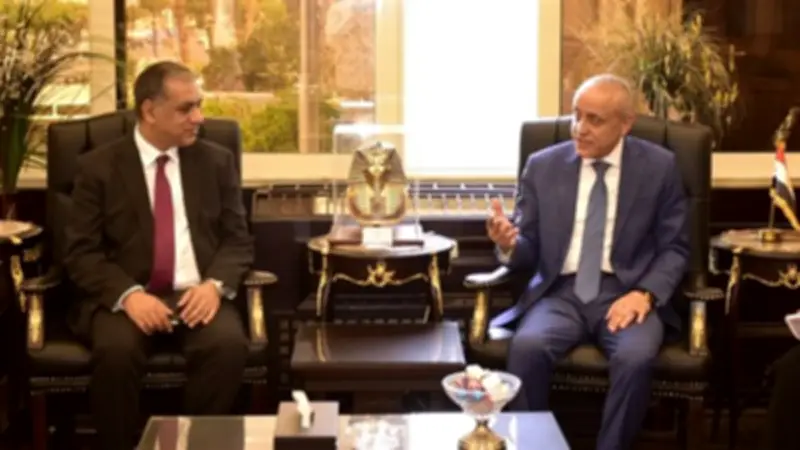 محافظ الأقصر والقنصل البريطاني يبحثان تعزيز التعاون السياحي والاستثماري