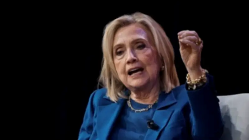 هيلاري كلينتون تتهم إدارة ترامب بالتستر على ملفات جيفري إبستين في تصريحات مثيرة