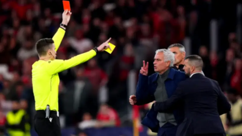 طرد مورينيو في مباراة بنفيكا وريال مدريد بعد احتجاجه على فينيسيوس جونيور