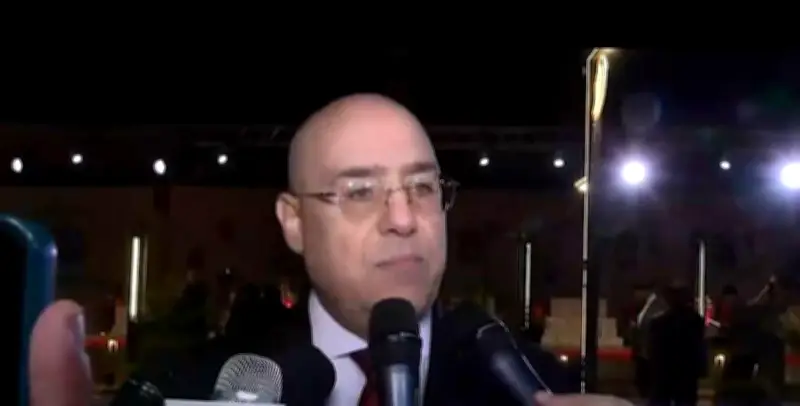 رئيس الجبهة الوطنية يكشف عن تفاصيل بداية جديدة ويقدم هدايا للمجتمع المصري