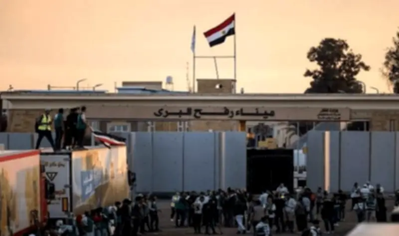 وصول دفعة جديدة من الفلسطينيين العائدين إلى غزة عبر معبر رفح