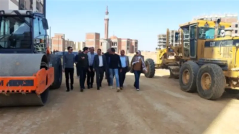 نائب رئيس المجتمعات العمرانية يتفقد مشروع سكن العاملين المنتقلين إلى العاصمة الجديدة