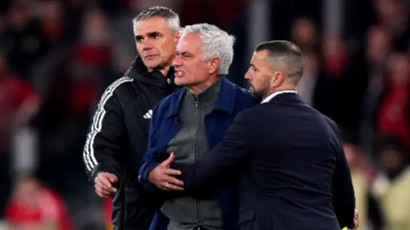 كاراجر يفضح مورينيو: لا تكن منافقًا في انتقاد فينيسيوس جونيور