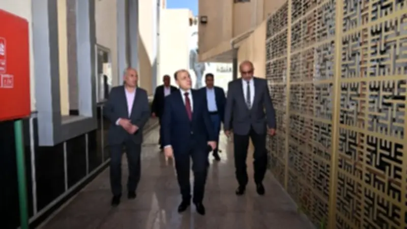 محافظ الغربية يتفقد منظومة الخدمات الرقمية في مركز البنية المعلوماتية ومركز معلومات شبكات المرافق