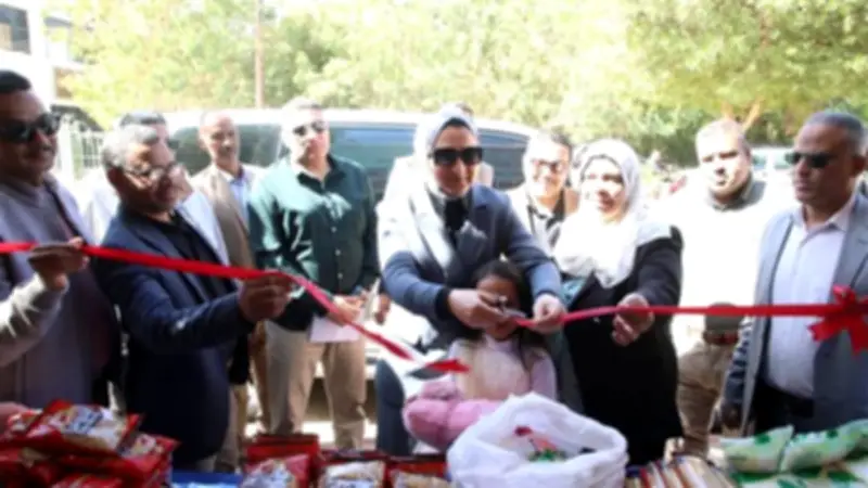 محافظ الوادي الجديد تتابع مبادرات "أهلًا رمضان" وتوافر السلع الغذائية في الخارجة