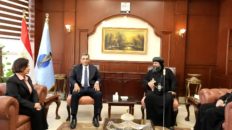 وفد الكنيسة يهنئ محافظ البحر الأحمر بتوليه مهام منصبه في لقاء تعزيز الوحدة الوطنية