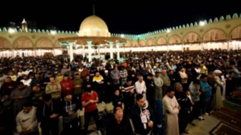 الأزهر يوضح فضل المحافظة على صلاة التراويح اقتداءً بالنبي ويجيز أدائها في المنزل