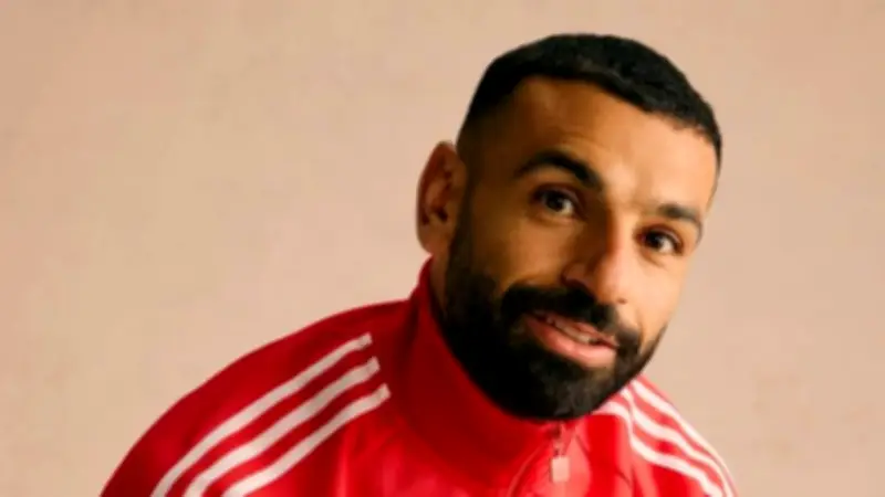 محمد صلاح يتصدر إعلان ملابس ليفربول الجديدة ويختاره نجم أكاديمية ضمن أفضل الأجنحة
